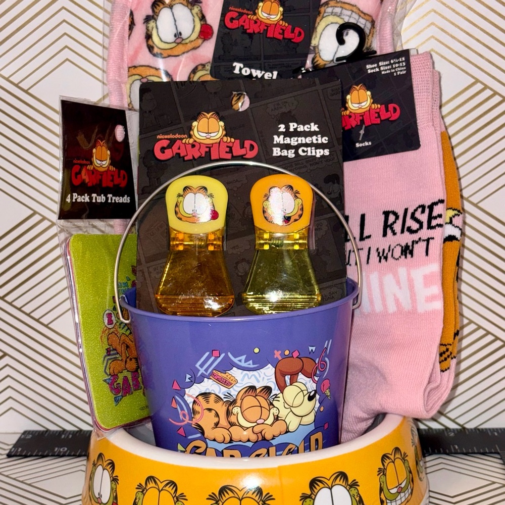 6 PC Garfield Set: Cat Bowl, Non-Slip Shower, Towel, Chip Clips, Socks, Bucket
